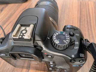 Cámara Canon EOS 550D + Objetivo 55-250m + Mochila