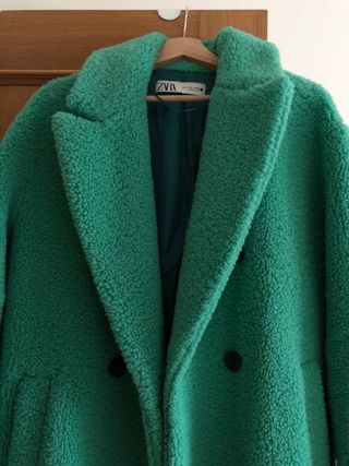 Abrigo verde Zara