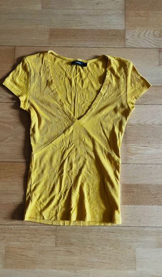 Camiseta amarilla de canalé