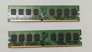 Ram  Samsung DDR2 da 1GB X2 banchi (tot. 2 GB.)