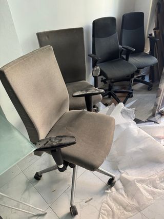 Sillas de oficina giratorias.