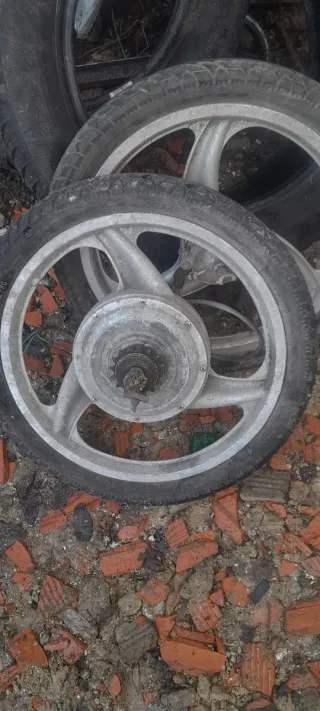 Rueda de moto con llanta de aleación