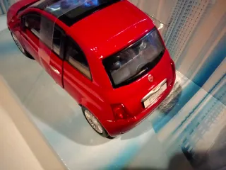 Mondo Motors Fiat 500 Rojo 1/24