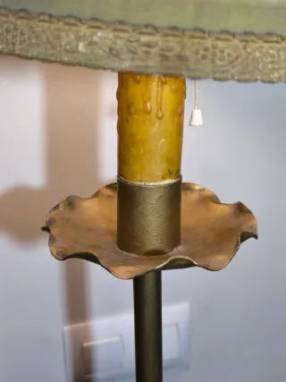 Lámpara de pie vintage en buen estado