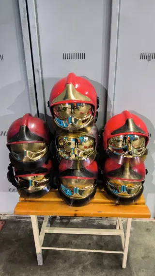 Casco Gallet F1 Rojo y 1 Plata.