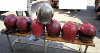 Casco Gallet F1 Rojo y 1 Plata.