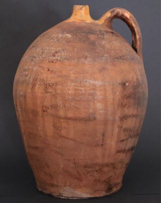 Botijo de barro antiguo
