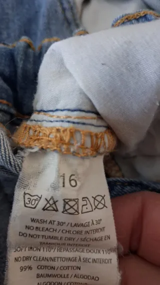 Pantalón Levi's 16 años desgastado