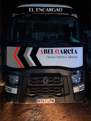 Suministros de áridos: arena, plastón, río