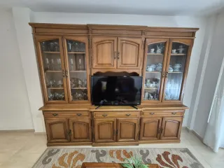 Mueble de salón madera de castaño  y cristal