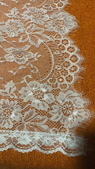Mantilla de encaje blanco