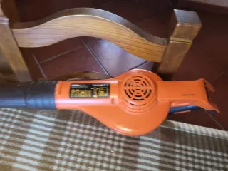 Soplador Black+Decker (sin batería ni cargador)
