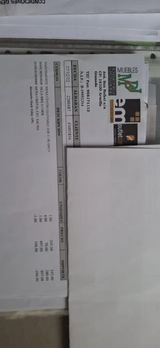 Sillas de comedor grises y plateadas