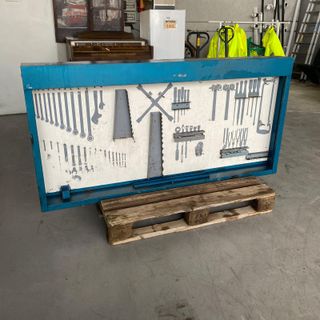 Armario mural industrial para herramientas