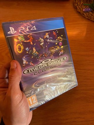 PS4 (PlayStation 4) Negra + Mega Drive Classics