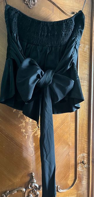 Top palabra de honor negro satinado