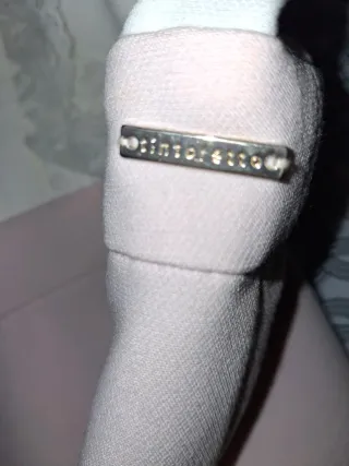 Vestido blanco y rosa con encaje.