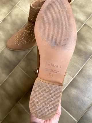 Botines Sfera Marrones con Tachuelas Doradas