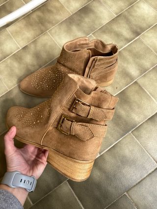 Botines Sfera Marrones con Tachuelas Doradas