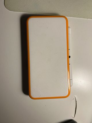 Nintendo 2DS XL White & Orange