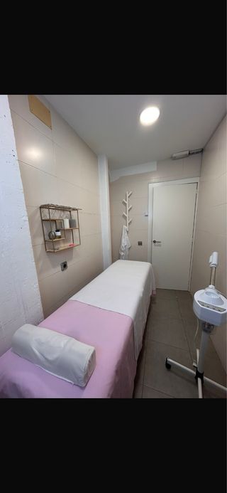 Se alquila cabina de estética