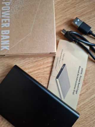 Batería Externa Negra + Cable USB nuevas sin uso