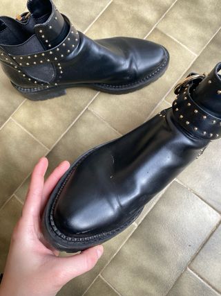 Botines Stradivarius negros con tachuelas