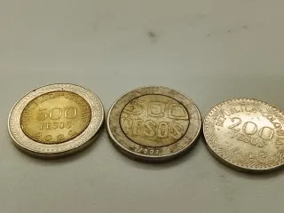 Monedas Colombianas 500, 200 Pesos