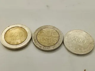 Monedas Colombianas 500, 200 Pesos