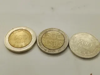 Monedas Colombianas 500, 200 Pesos
