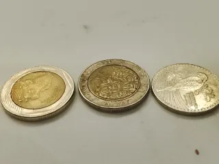 Monedas Colombianas 500, 200 Pesos