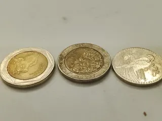 Monedas Colombianas 500, 200 Pesos