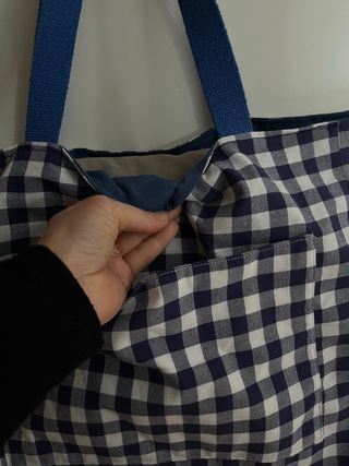 Bolso de cuadros azul y blanco