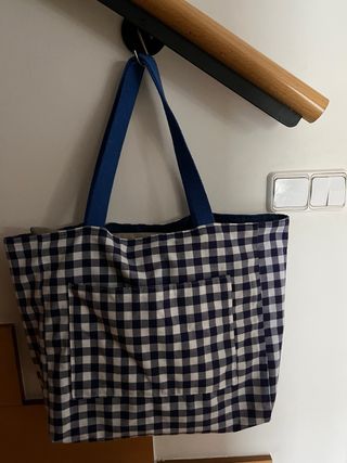 Bolso de cuadros azul y blanco