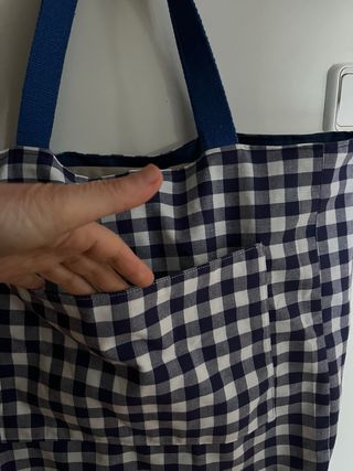 Bolso de cuadros azul y blanco