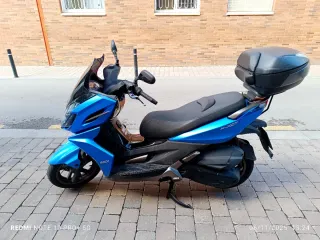Kymco Maxi Scooter Azul