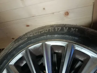 Llantas Ford 215/50/R17 V XL 4