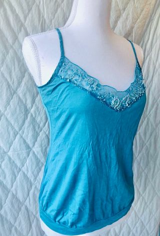 Top de tirantes con encaje