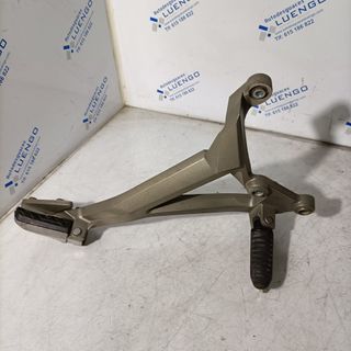 Soporte estribera lado derecho Aprilia Shiver 750