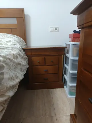 Cómoda de madera para dormitorio