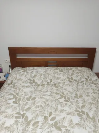 Cómoda de madera para dormitorio