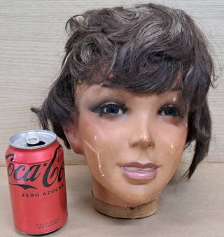 Cabeza de maniquí vintage de escayola