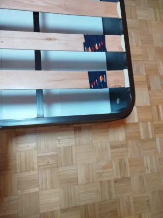 Canapé  150 x 190 de metal y madera