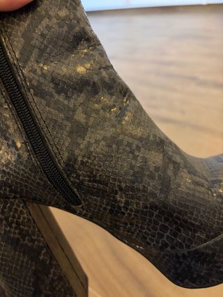Botines Zara efecto piel serpiente