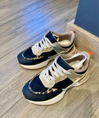 Zapatillas deportivas leopardo y dorado