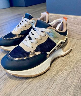 Zapatillas deportivas leopardo y dorado