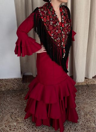 Traje de flamenca burdeos