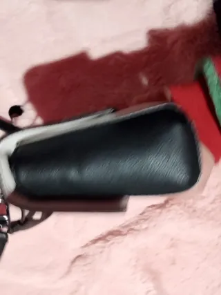 Bolso Guess Camuflaje Tachuelas Multicolor