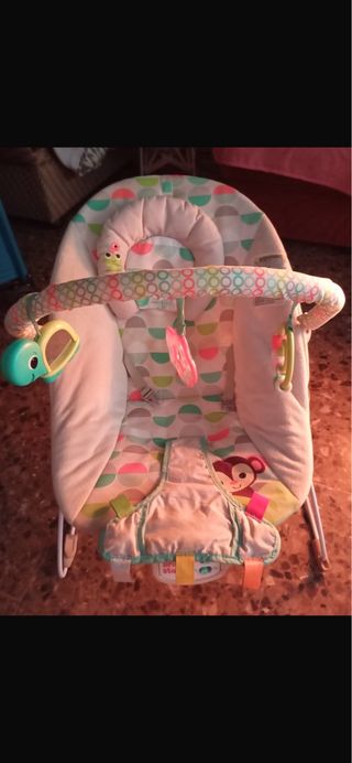 Hamaca para bebé con juguetes
