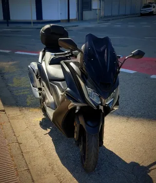 Kymco AK 550